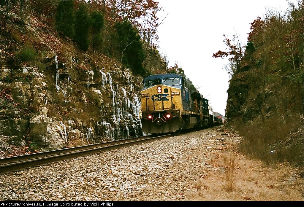 CSX 7701 chugging along 