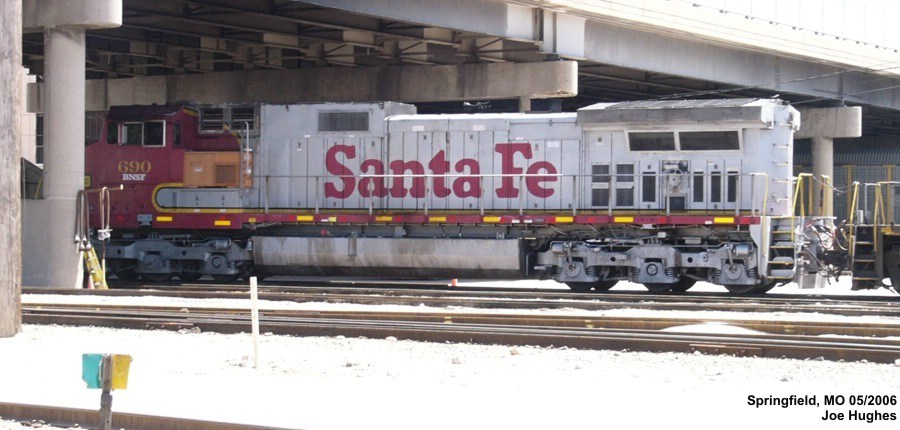 BNSF 690