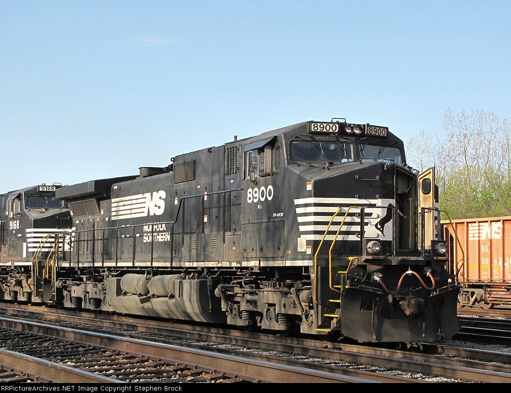 NS 8900