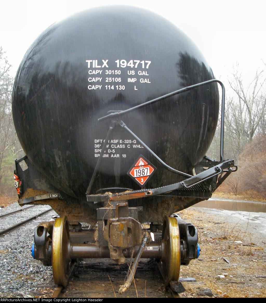 TILX 194717 in the rain with damage