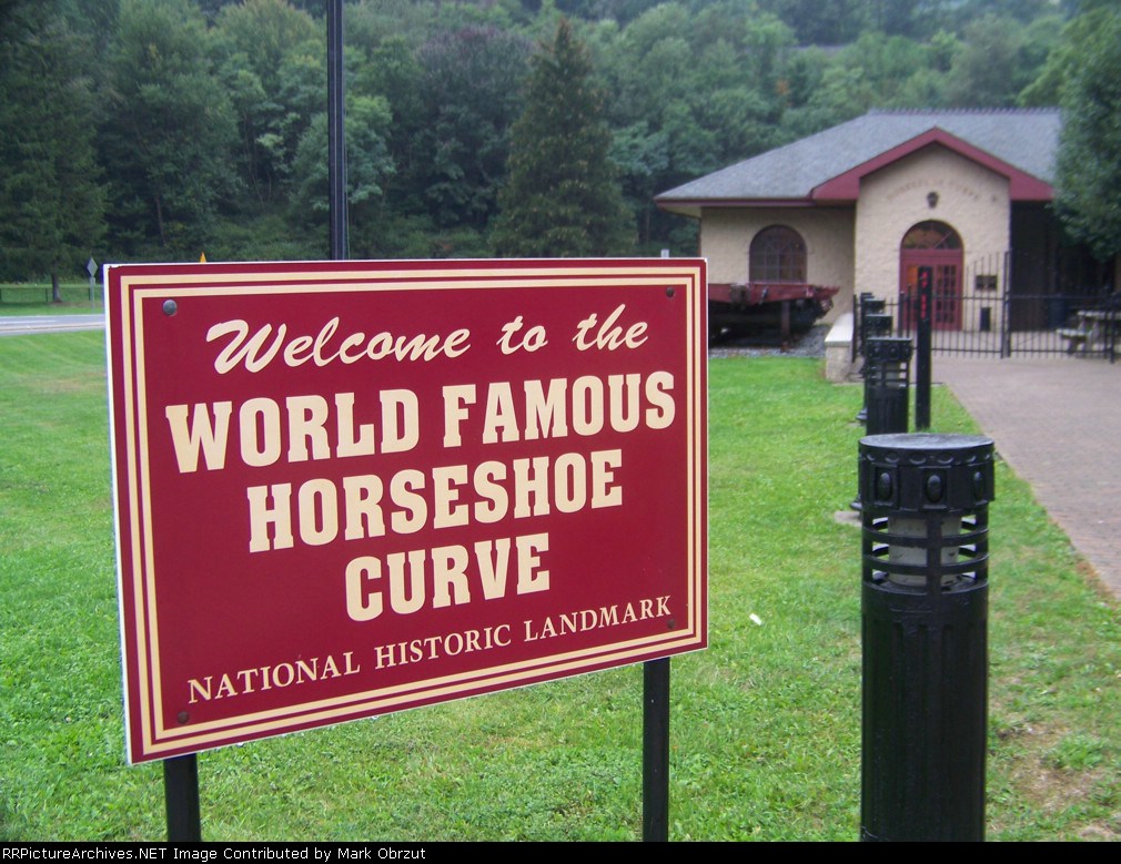 Horseshoe Curve sign
