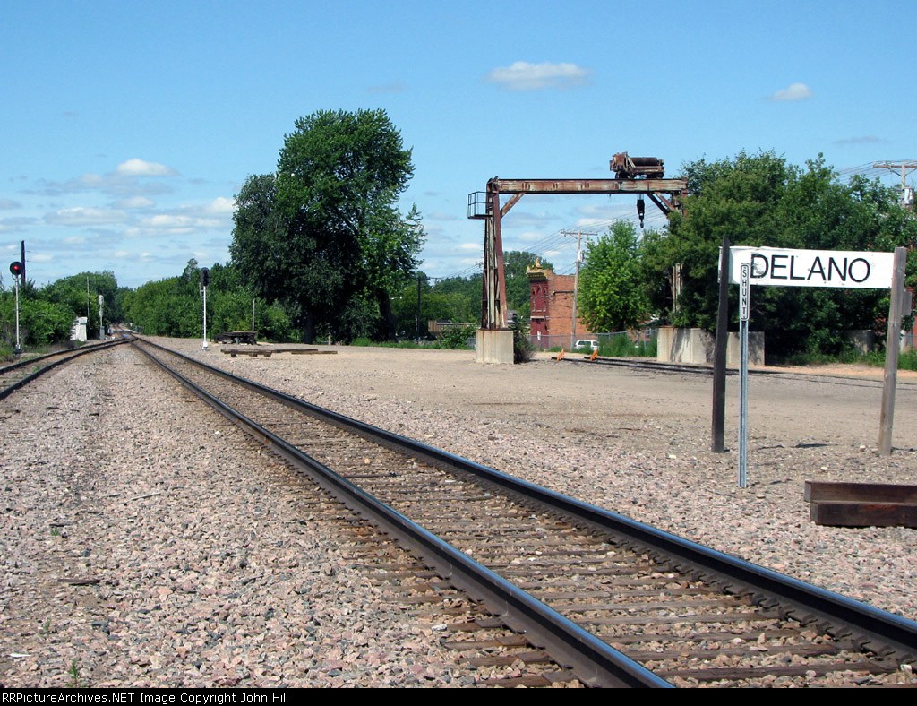 090719004 Former depot area at west end of passing siding on BNSF Wayzata Sub.