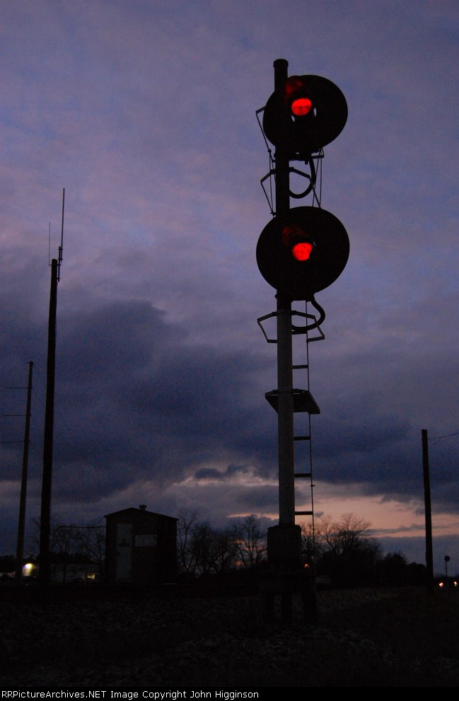 L&N searchlight signals at dusk