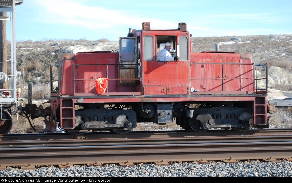 AGMX 100 (GE 45 Ton side rod) working sugar plant yard