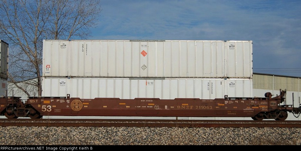 BNSF 211063B and SNLU 330411