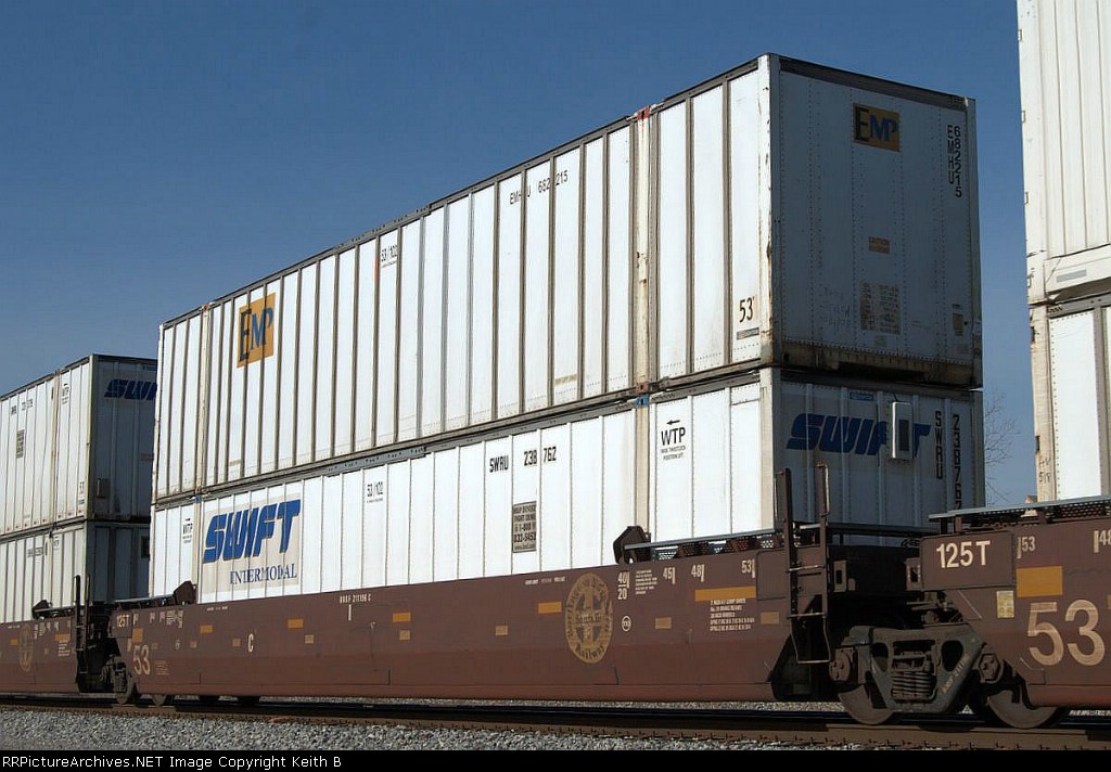 BNSF 211196C and EMHU 682215