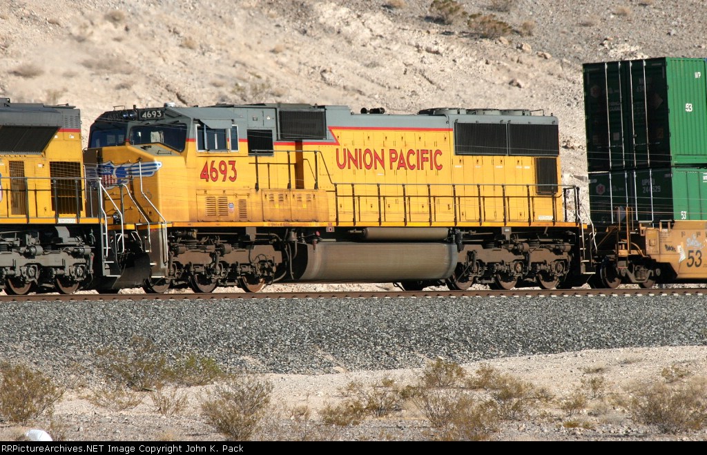 UP 4693