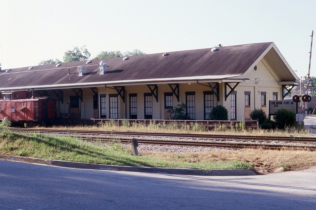 GARR depot with ACL caboose