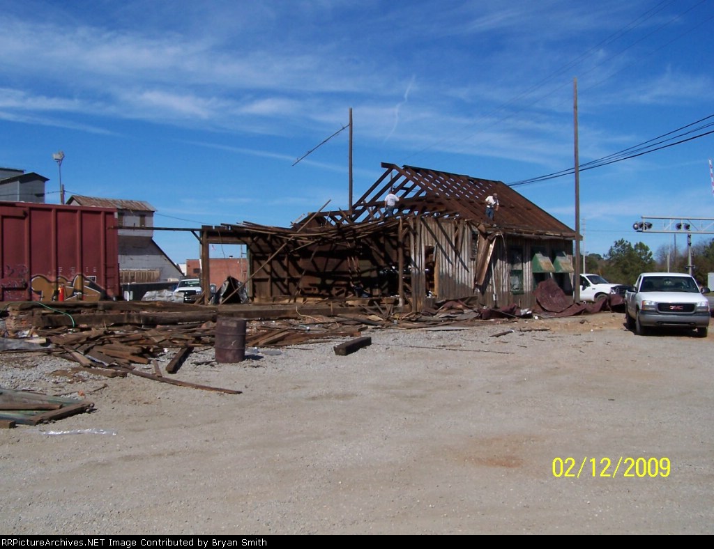 Old Central of Georgia depot being torn down