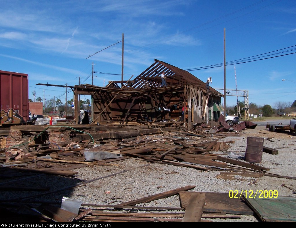 Old Central of Georgia depot being torn down
