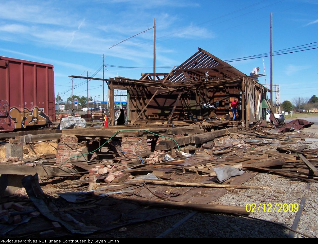 Old Central of Georgia depot being torn down