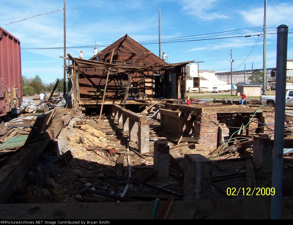 Old Central of Georgia depot being torn down