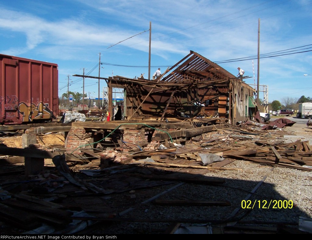 Old Central of Georgia depot being torn down