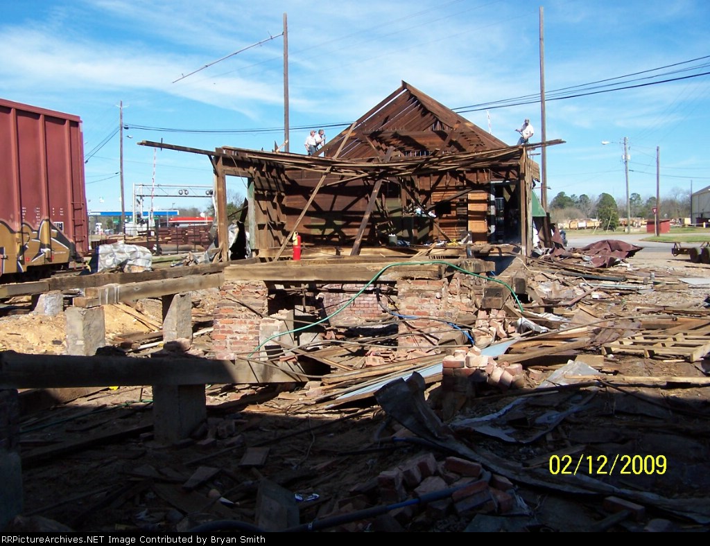 Old Central of Georgia depot being torn down