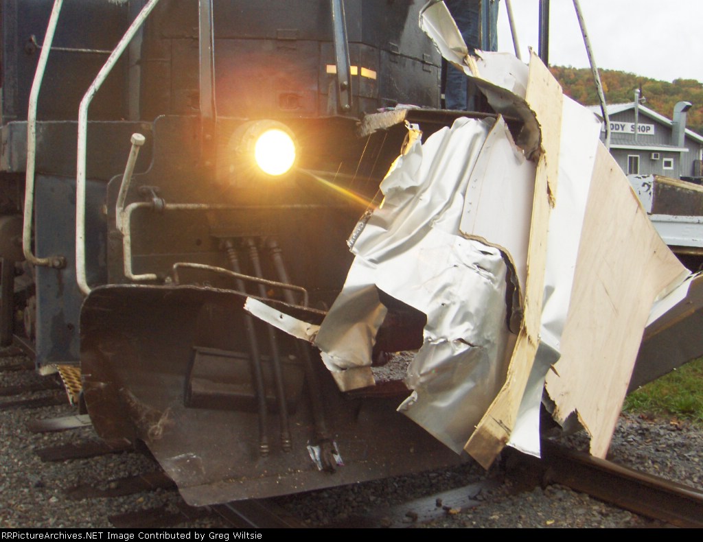 Part of the trailer sides located on the coupler of the lead engine