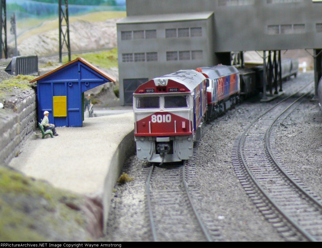 NSWPTC 8010(Austrain) & 422418 (lima with a Athern SD9 powered) Loads coal wagons