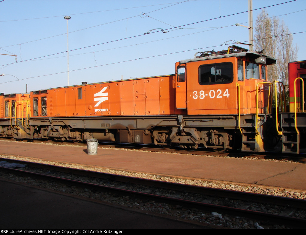 Spoornet Class 38-000 38-024