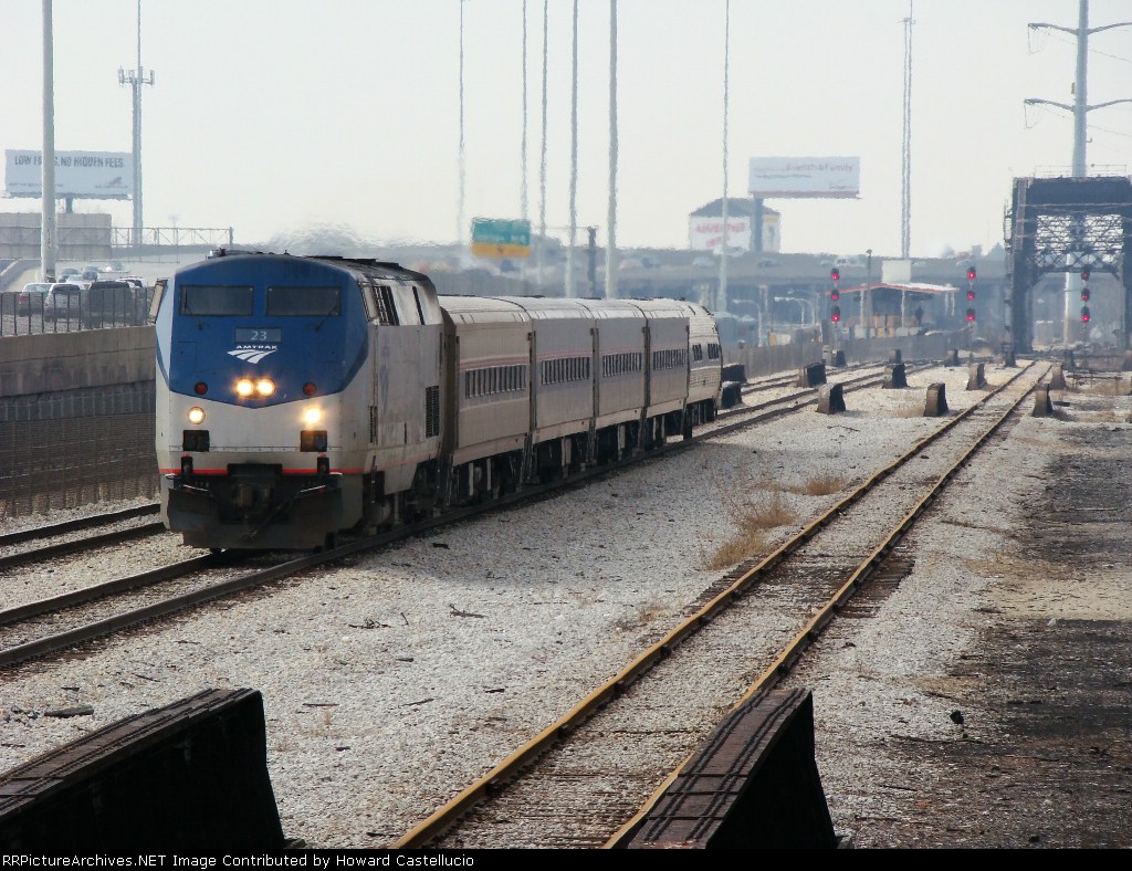 Inbound Amtk train 305 Bridgeport