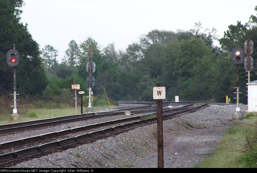 Q681 gets the signal to enter the west end of Rice Yard
