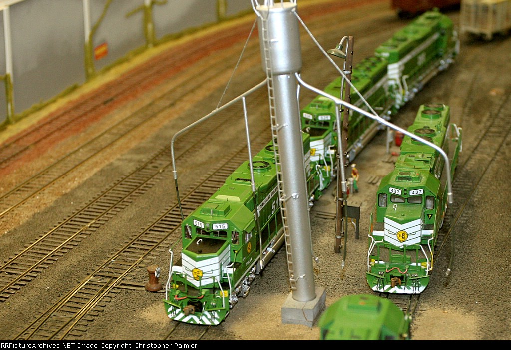 TGN GP40 515 and TGN SD38-2 437