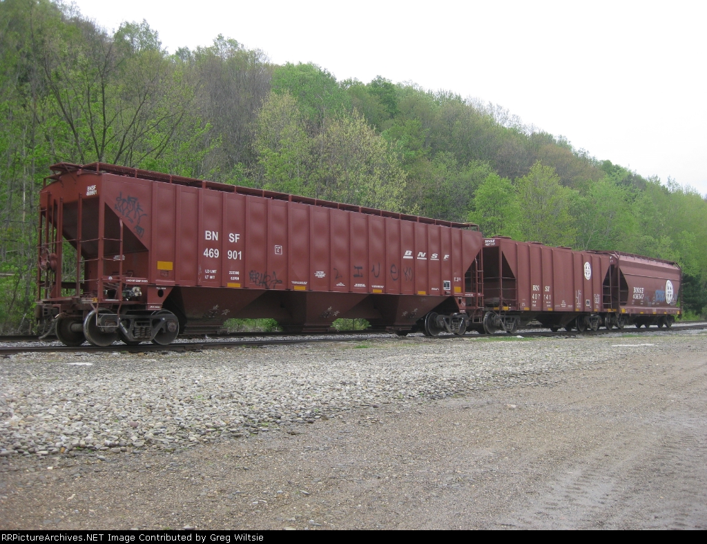 BNSF 469901 and two other BNSF hoppers