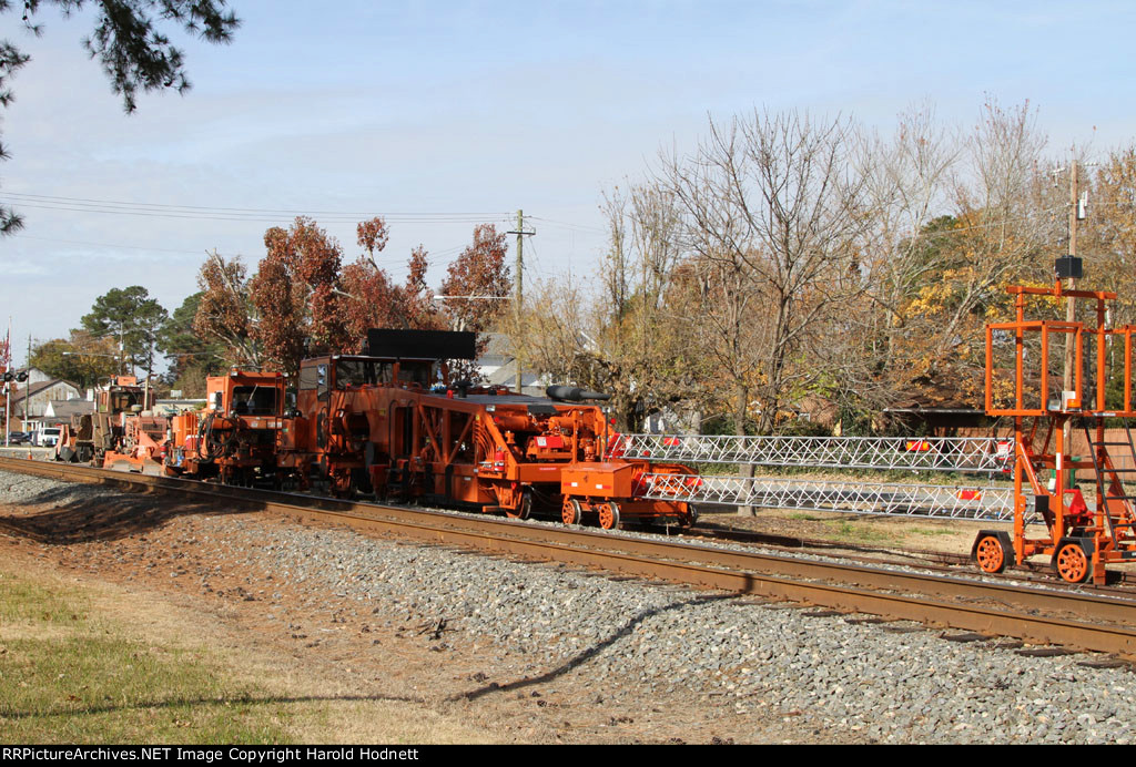 MOW equipment parked in siding (NS track)