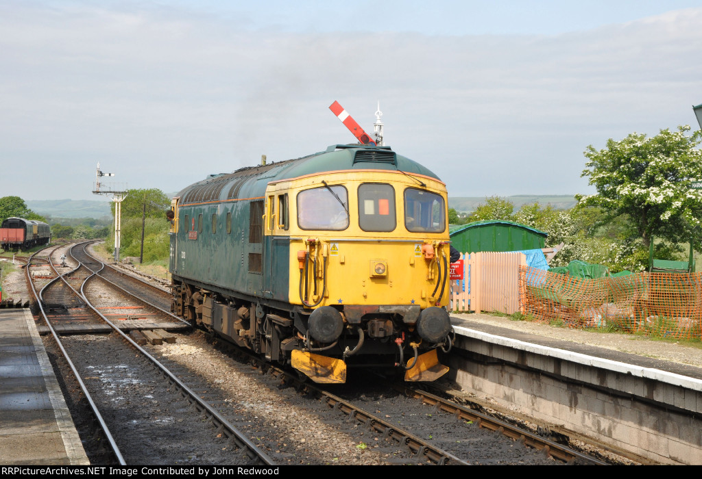 33 103 at Harmans Cross