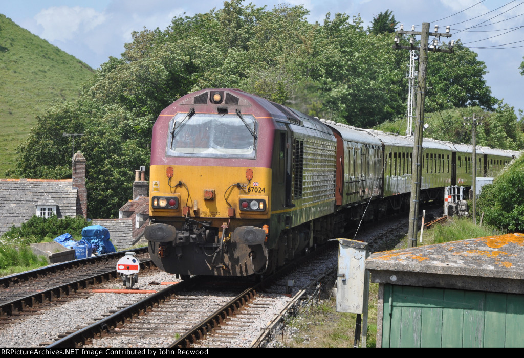 VSOE Orient Express enroute to Swanage passes Corfe Castle