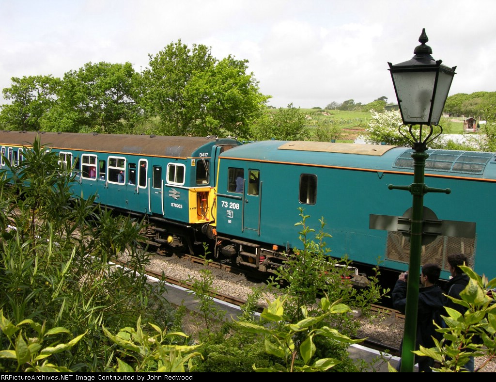 73 208 & 4 vep 3417 at Harmans Cross