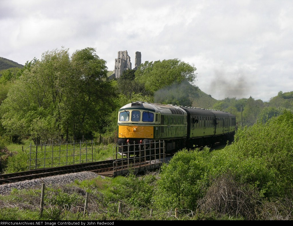 D6515 (33012) leaving Corfe Castle heading to Swanage