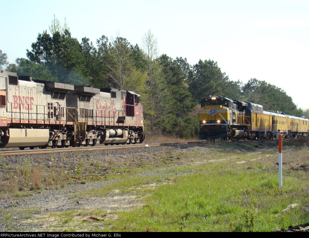 BNSF Pipe Train & UP Special Meet