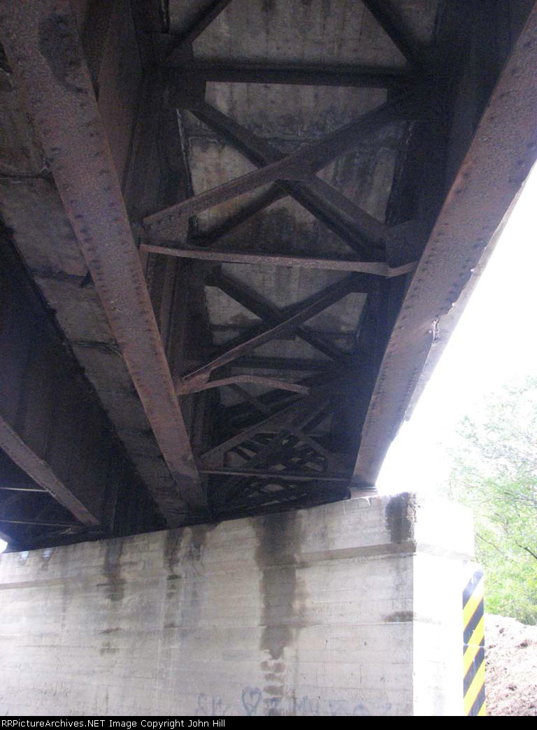 091004004 BNSF ex-GN 1929 bridge at MP 32.8 over Hwy 12 construction project 