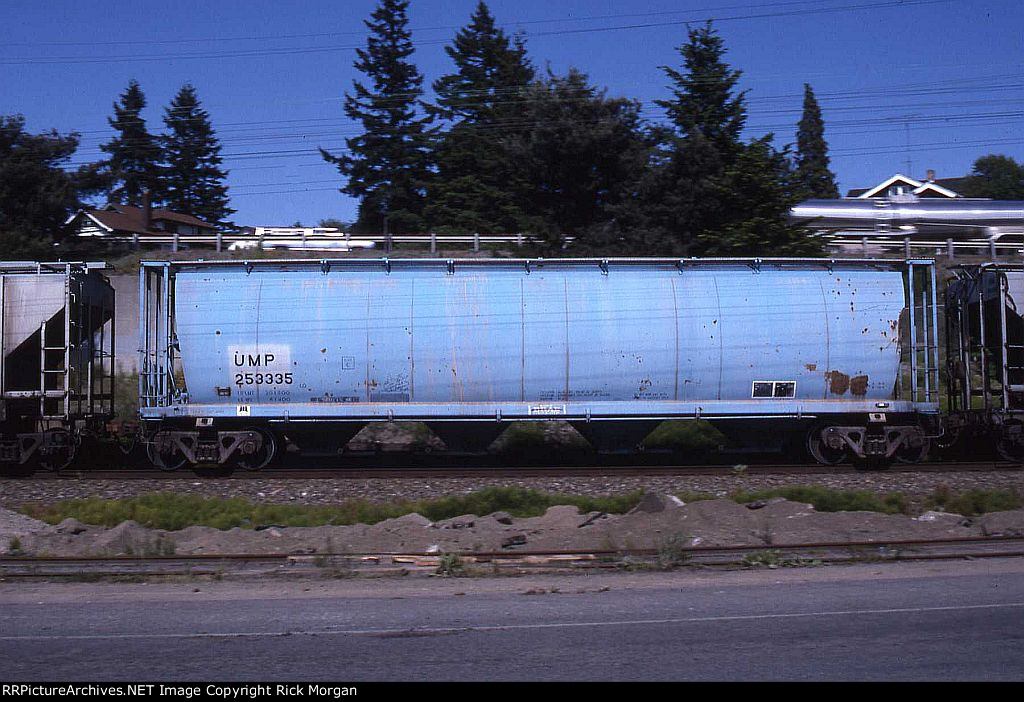 UMP Cylindrical Covered Hopper 253335