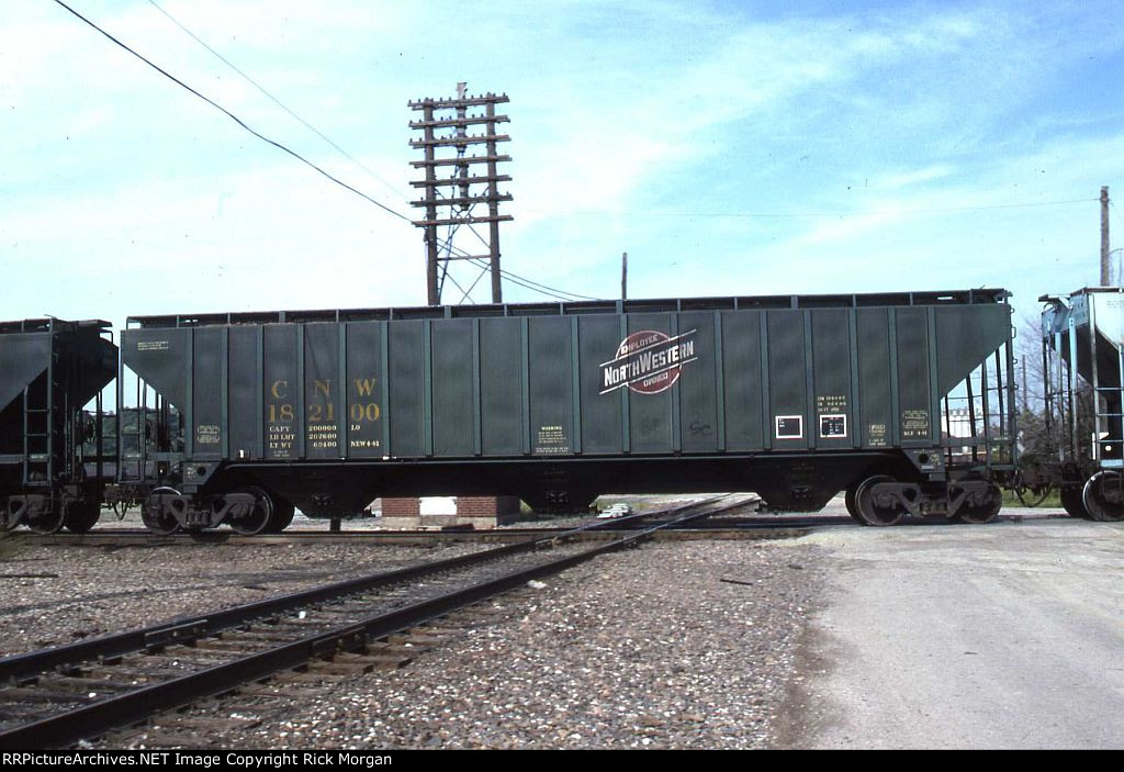 CNW Covered Hopper 182100