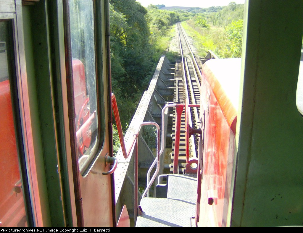 SD40-2 In the Bridge