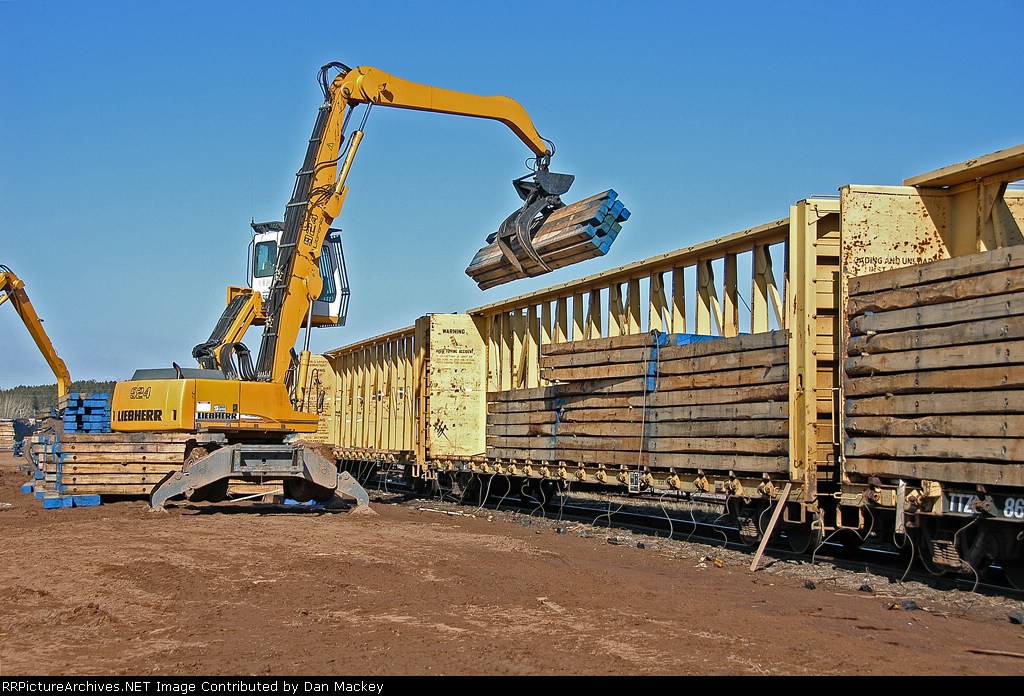 unloading railcars