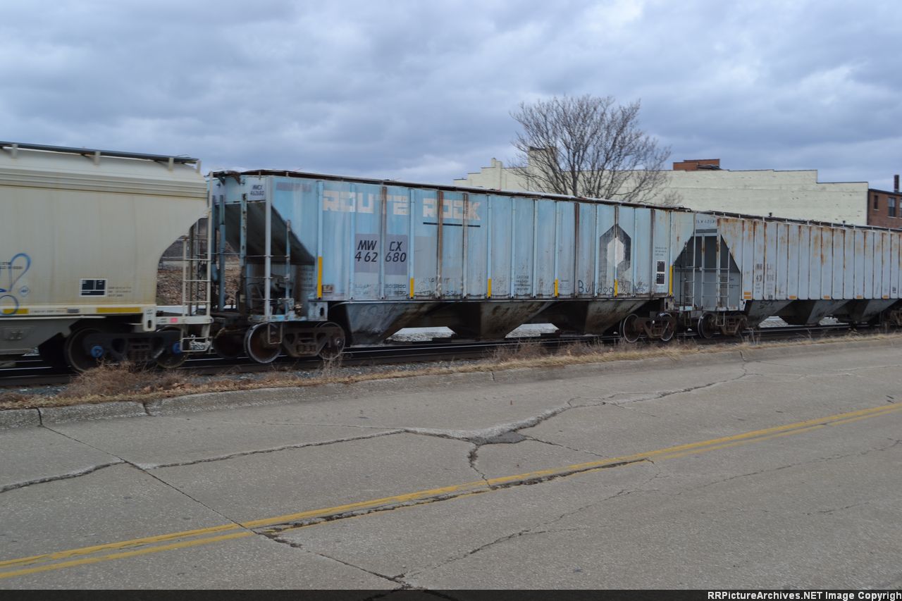 MWCX (ex-ROCK) 3-bay PS covered hpper