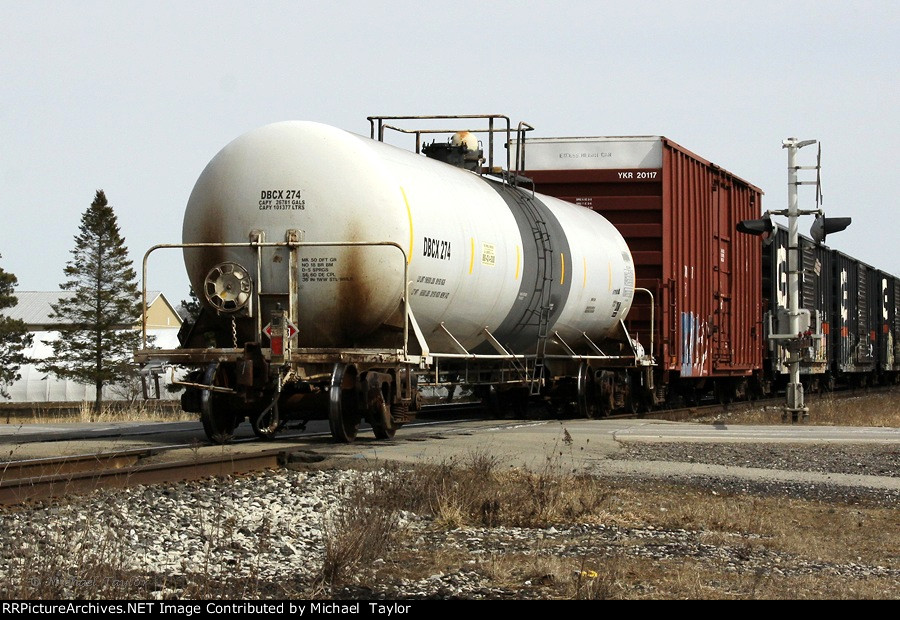 DBCX 274 at the rear of train 332 passing Lynden