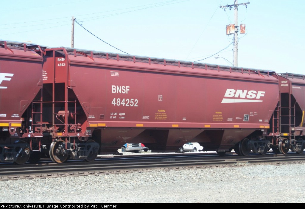 BNSF 484252