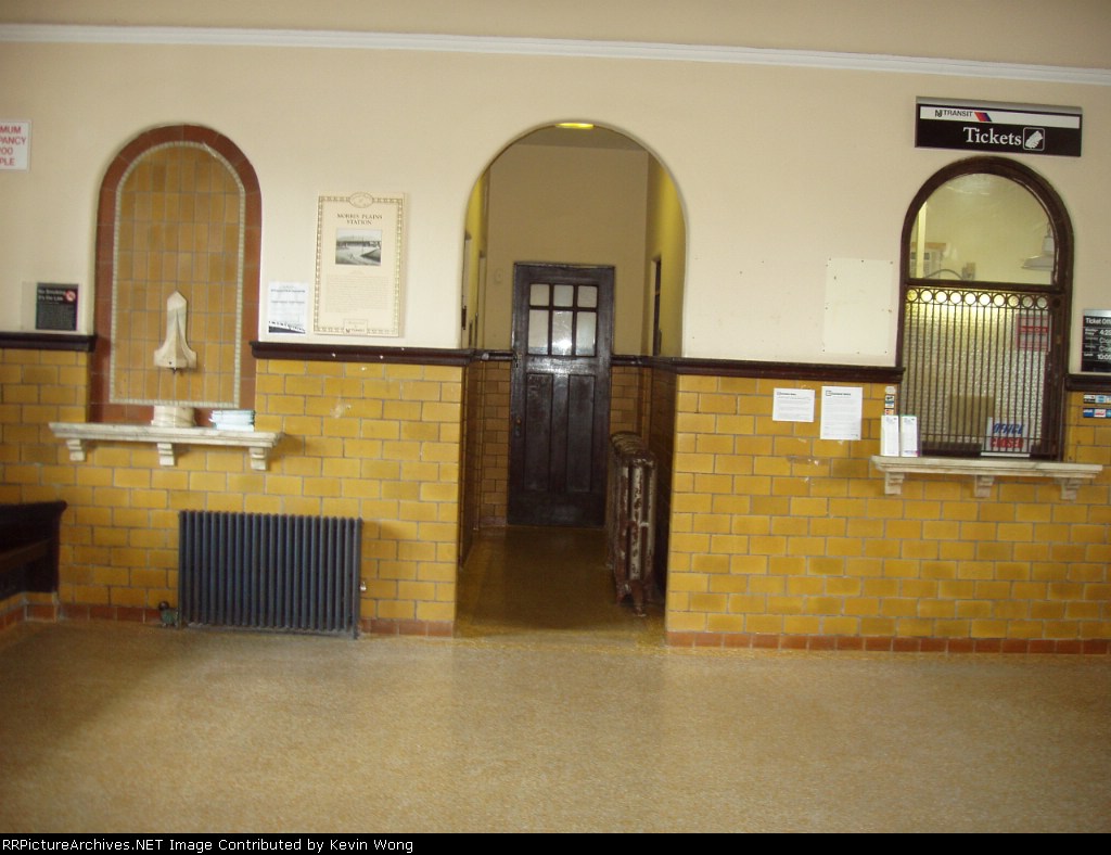 Morris Plains station interior