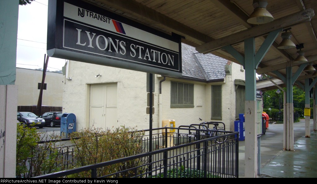 Lyons station