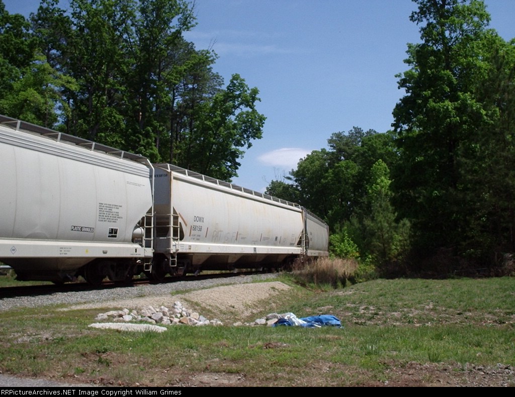 DOWX 68158 on the Oakland Industrial spur