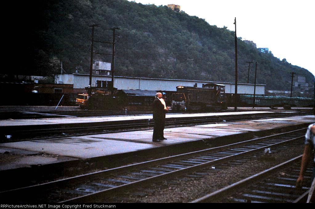 Rain and railfan = Fred. nt