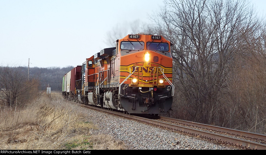 A slight lean near Kissenger.........