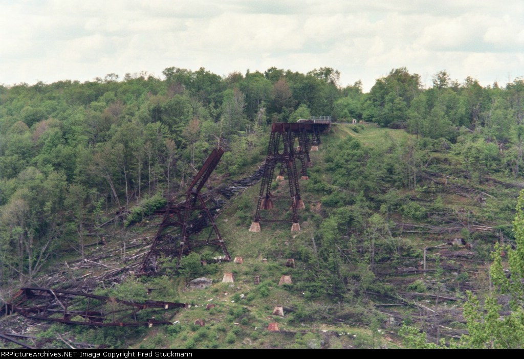 In the attic of my computer I found some more heartbreak photos.