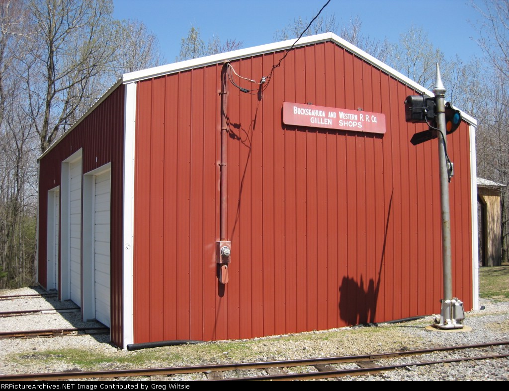 Bucksgahuda and Western Gillen Shops