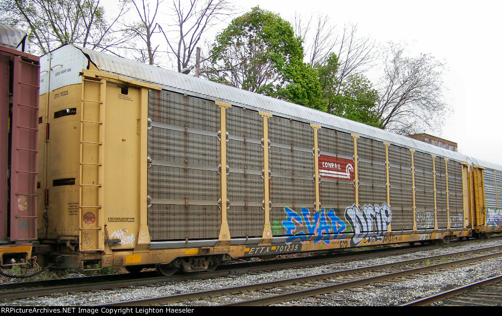 ETTX 701235 with Conrail herald