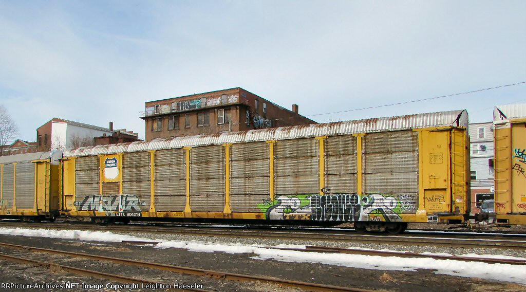 ETTX 904019 with a UP autorack