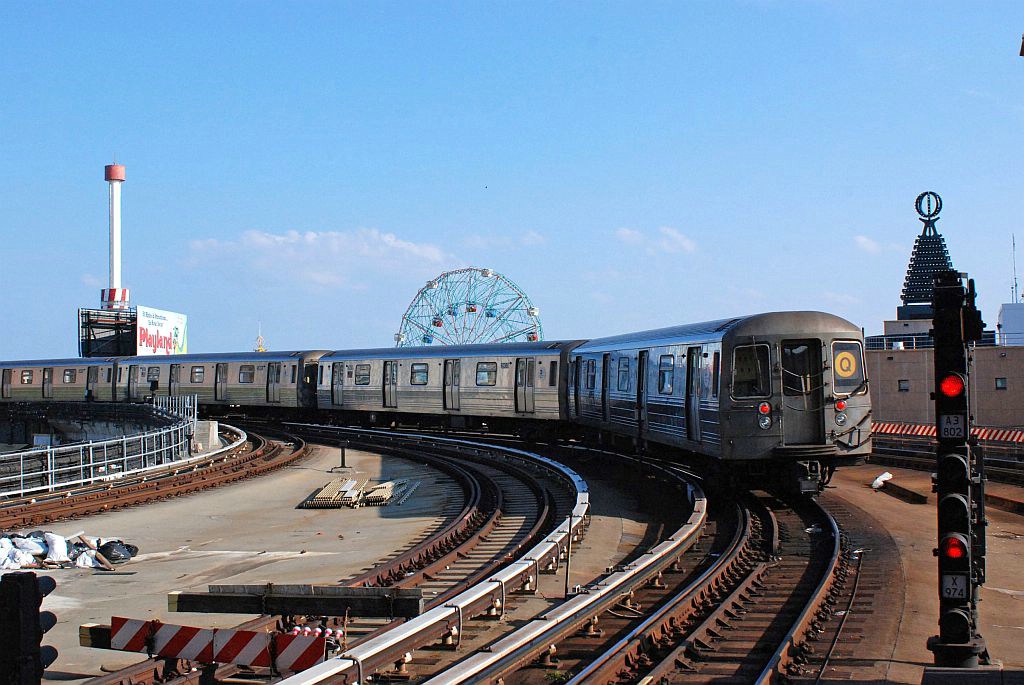 q-train-leaving-coney-island-stillwell