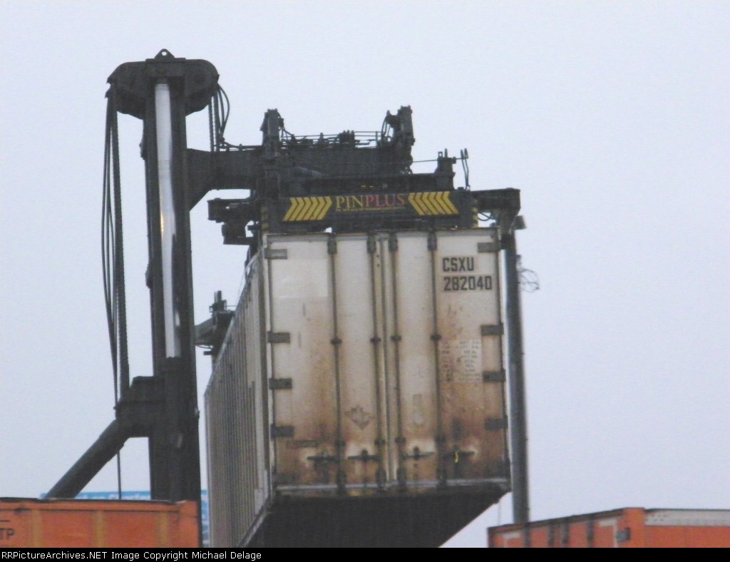 CSXU 282040